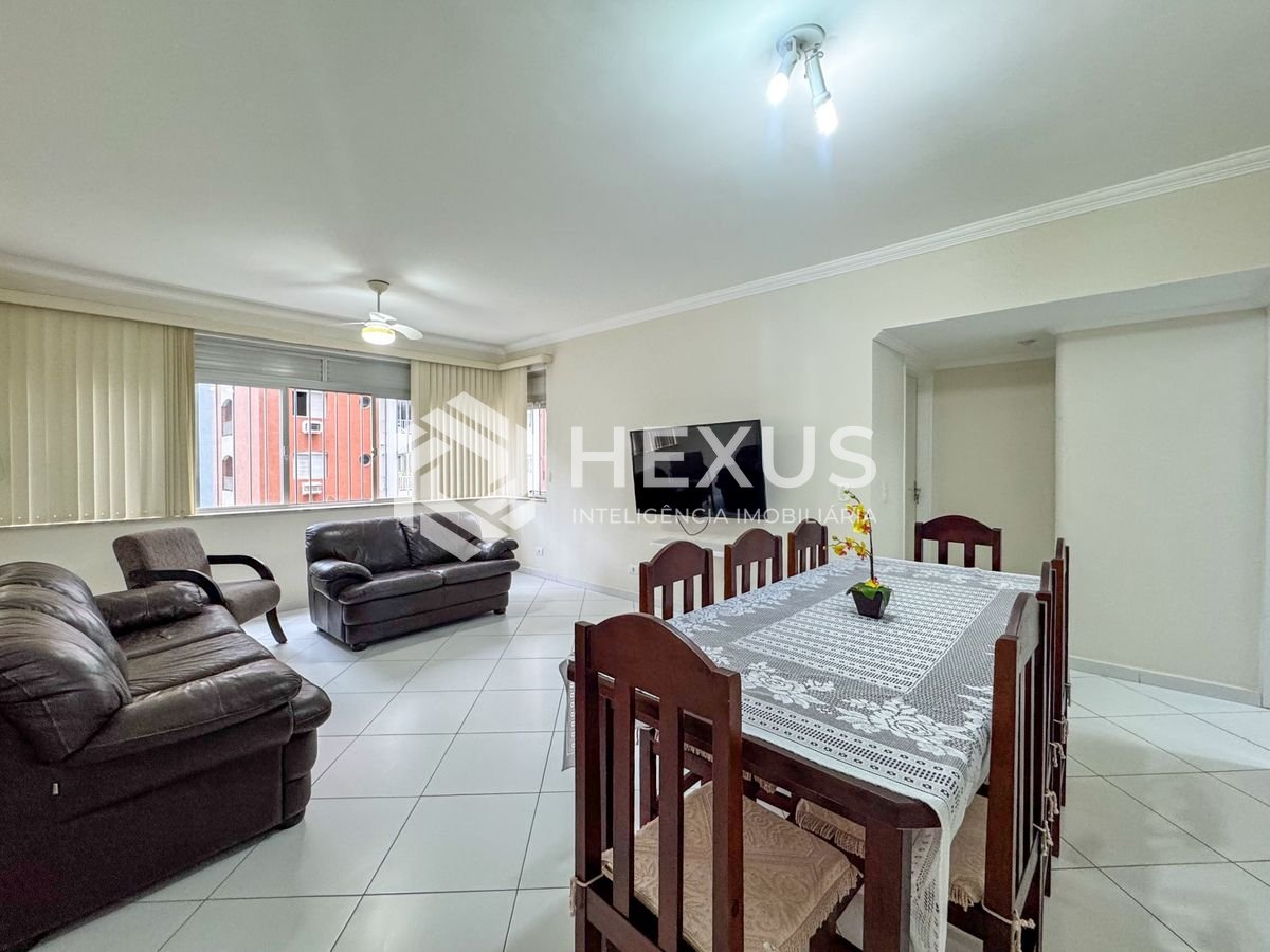 Apartamento reformado e mobiliado à venda na praia das Pitangueiras, região da Barra Funda, Guarujá-SP.
