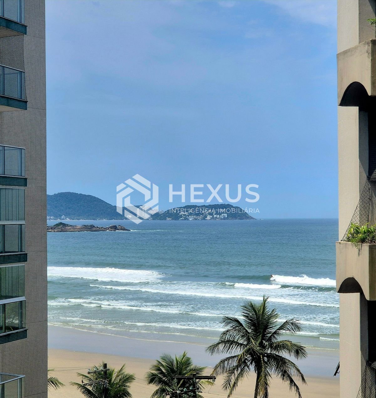Foto 2 de Apartamento reformado frente mar com varanda gourmet vista mar e lazer no Jardim Astúrias, Guarujá