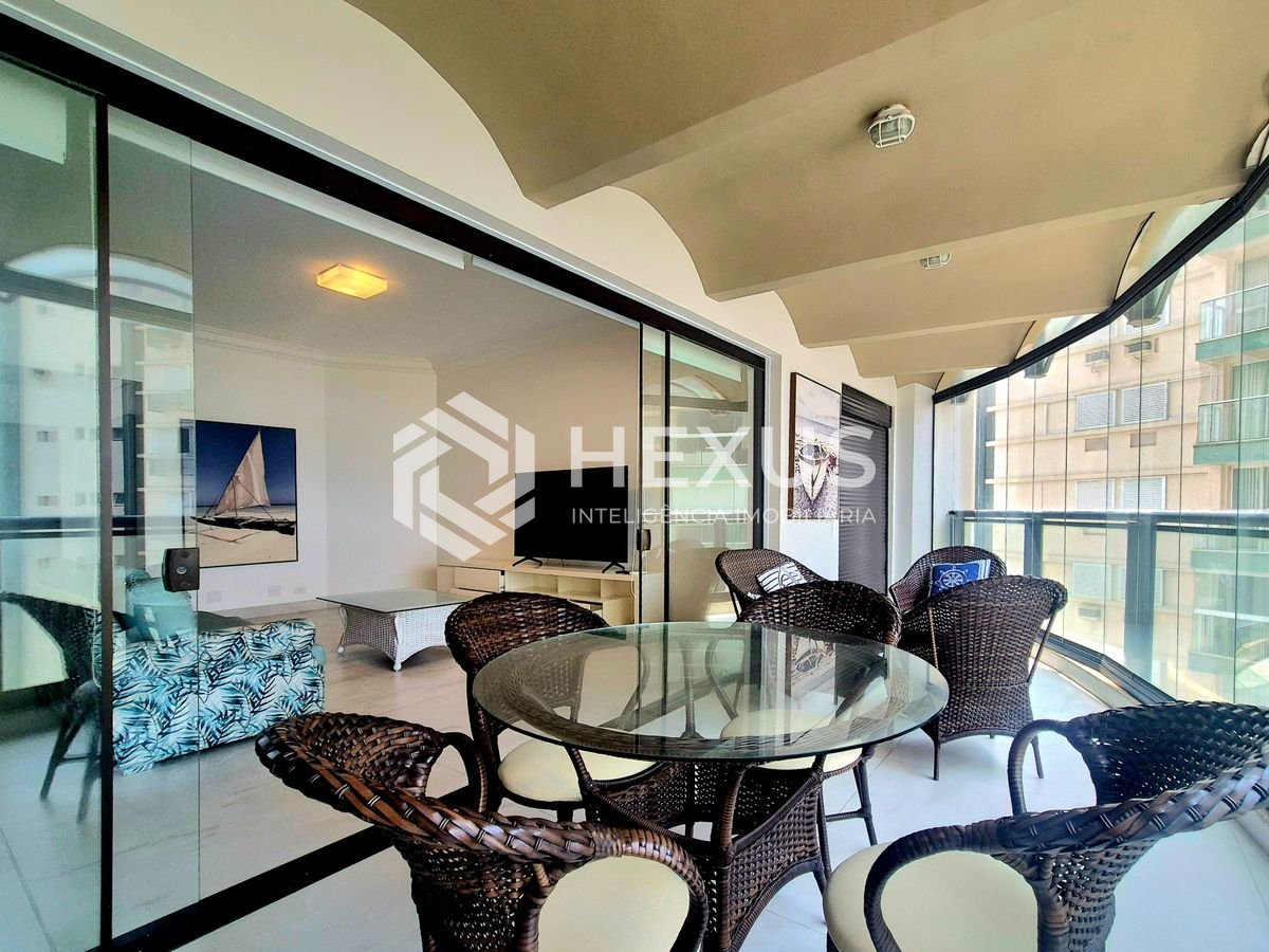Foto 3 de Apartamento reformado frente mar com varanda gourmet vista mar e lazer no Jardim Astúrias, Guarujá