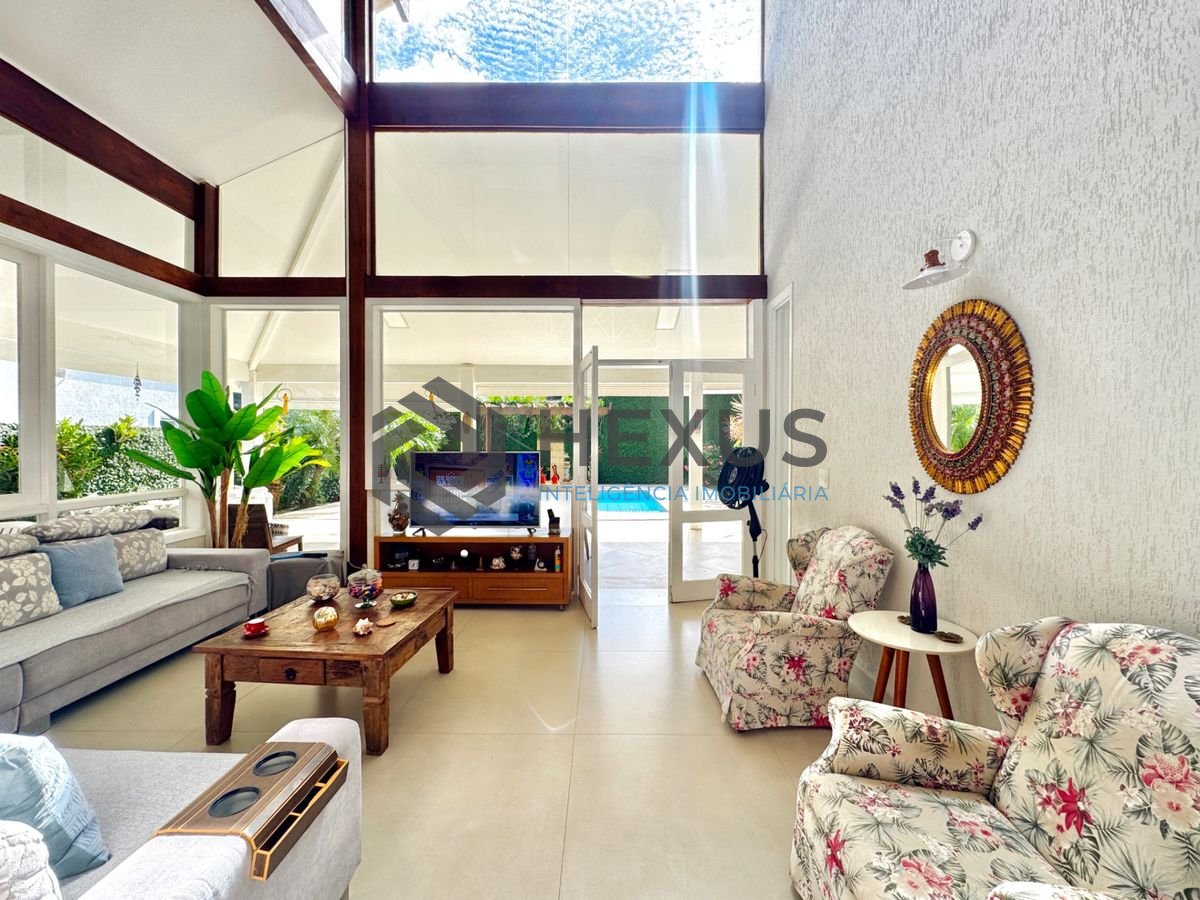 Foto 6 de Casa reformada com piscina e área gourmet no Jardim Acapulco, Guarujá