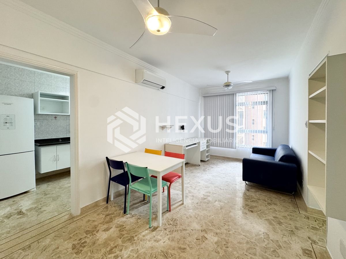 Apartamento reformado a 200m da praia nas Pitangueiras, Guarujá