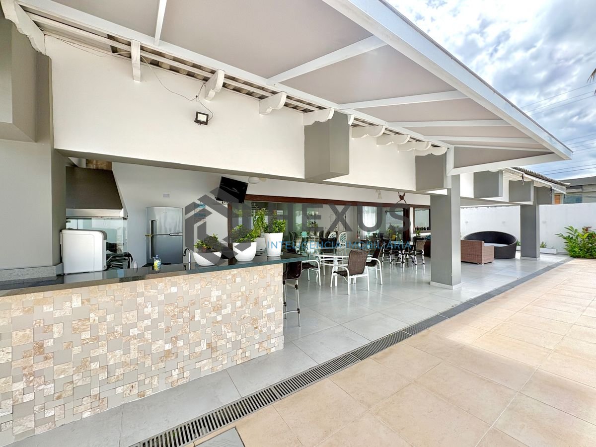 Foto 3 de Casa reformada com piscina e área gourmet no Jardim Acapulco, Guarujá