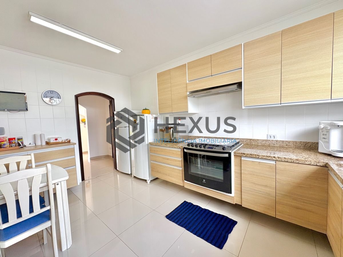 Foto 17 de Casa reformada com piscina e área gourmet no Jardim Acapulco, Guarujá