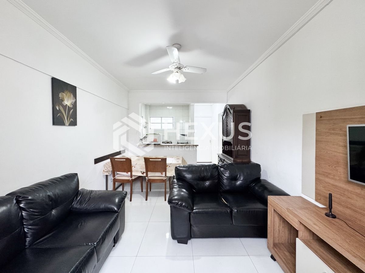 Foto 2 de Apartamento reformado com lazer a 200m da praia nas Pitangueiras, Guarujá