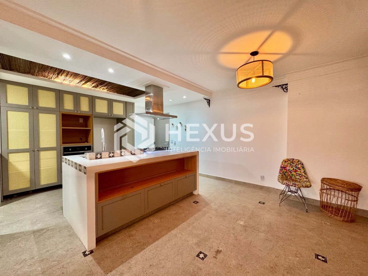 Foto 4 de Apartamento reformado com varanda gourmet vista mar nas Pitangueiras, Guarujá