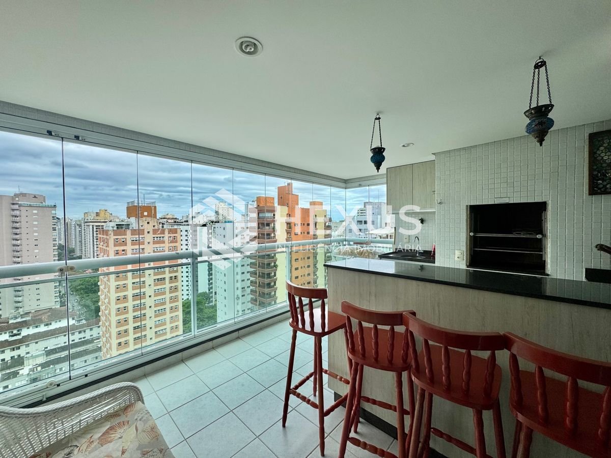 Apartamento reformado com varanda gourmet e lazer nas Pitangueiras, Guarujá