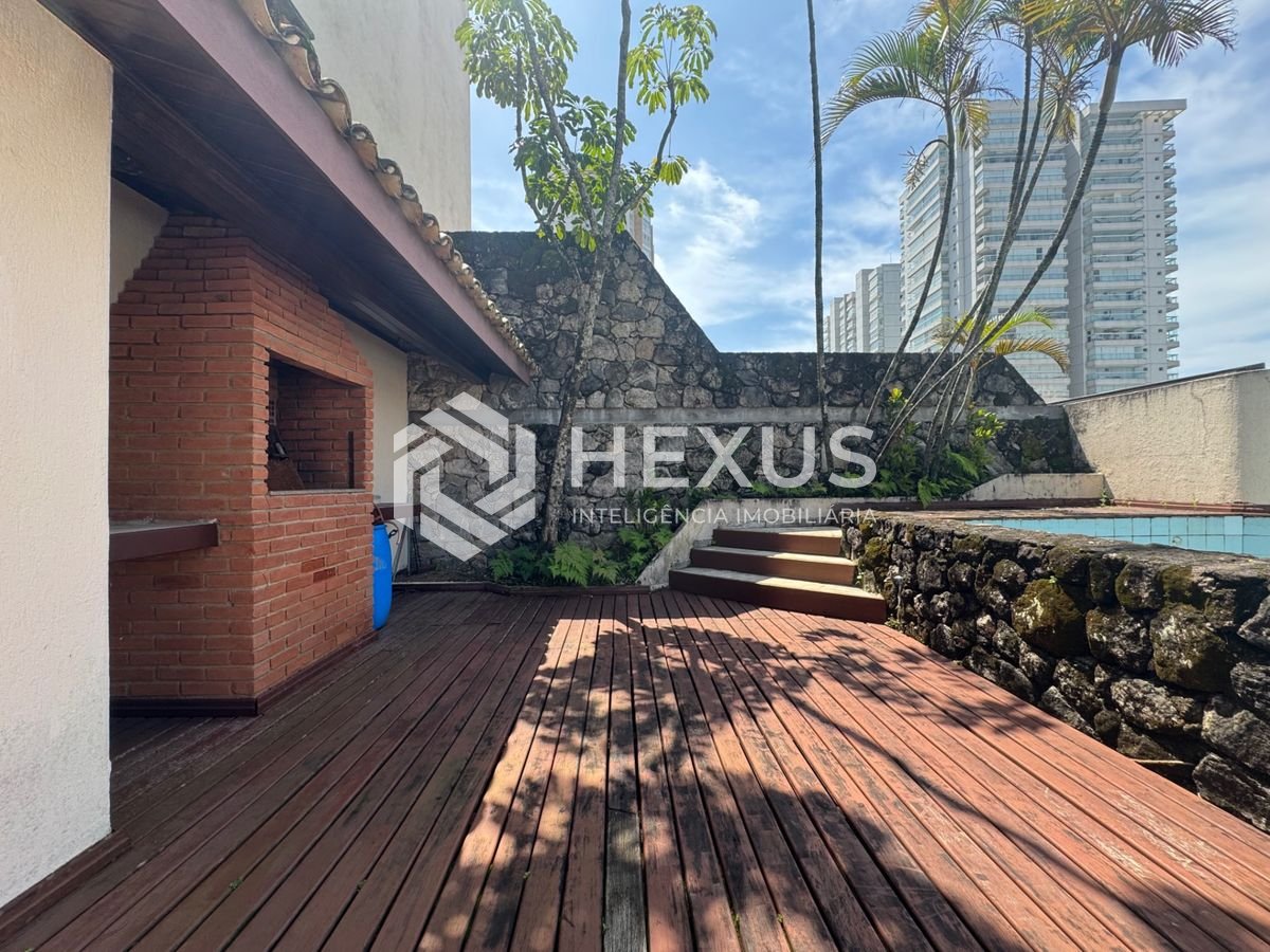 Foto 2 de Cobertura com varanda gourmet e piscina a 400m da praia na Enseada, Guarujá