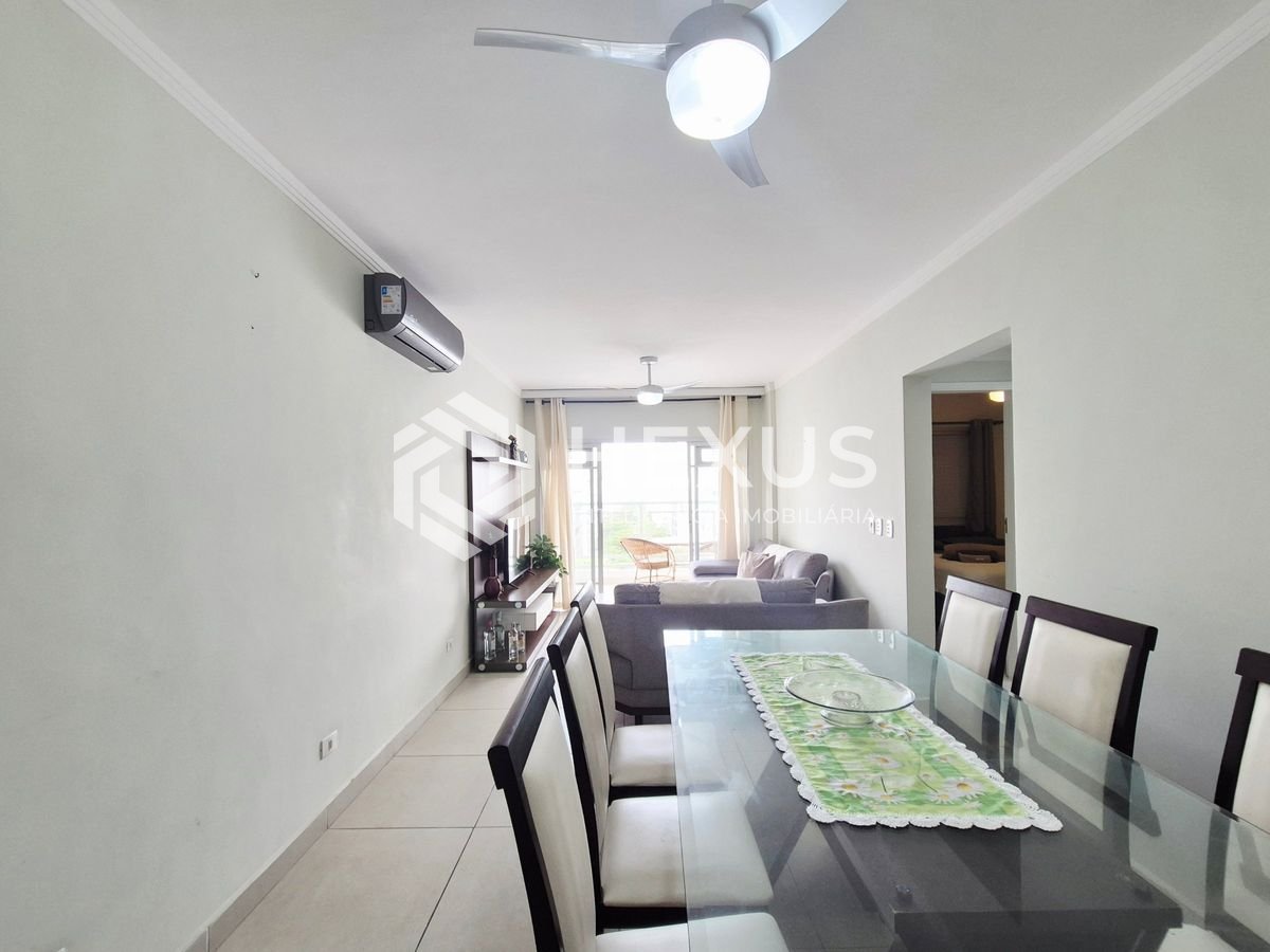 Foto 5 de Apartamento reformado com varanda a 1 quadra da praia nas Pitangueiras, Guarujá