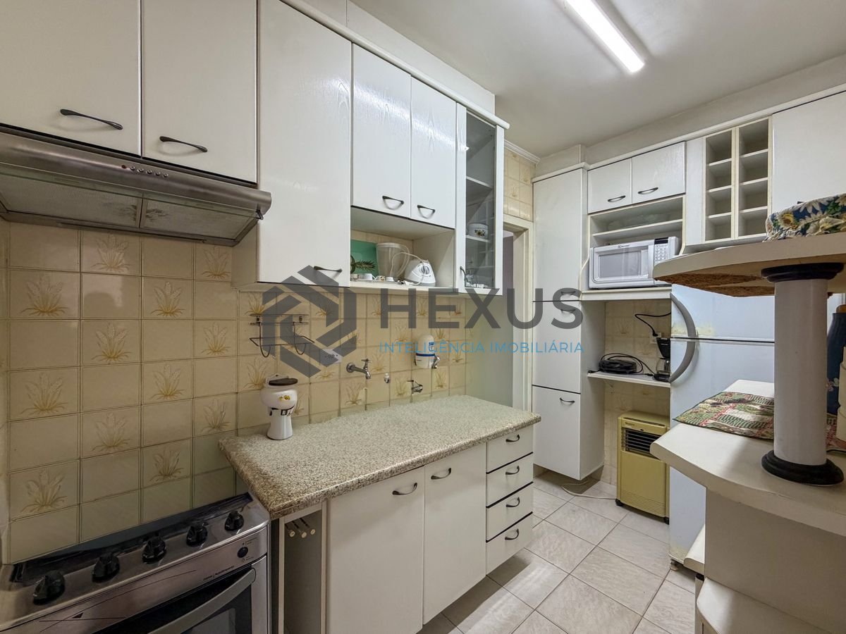 Foto 23 de Apartamento com varanda e lazer a 100m da praia na Enseada, Guarujá