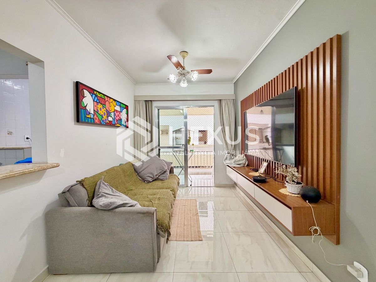 Foto 2 de Apartamento com varanda a 400m da praia no Jardim Astúrias, Guarujá