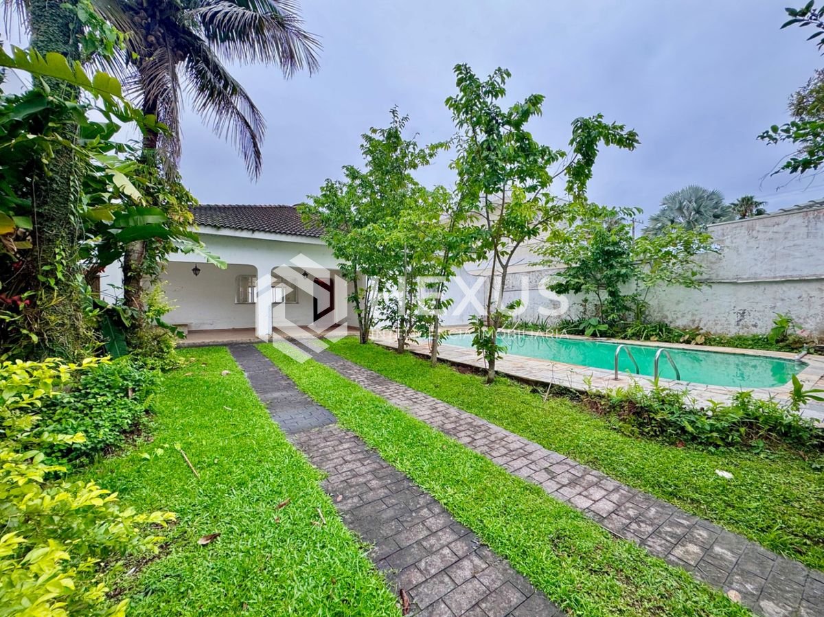 Foto 2 de Casa com varanda área gourmet e lazer no Acapulco, Guarujá