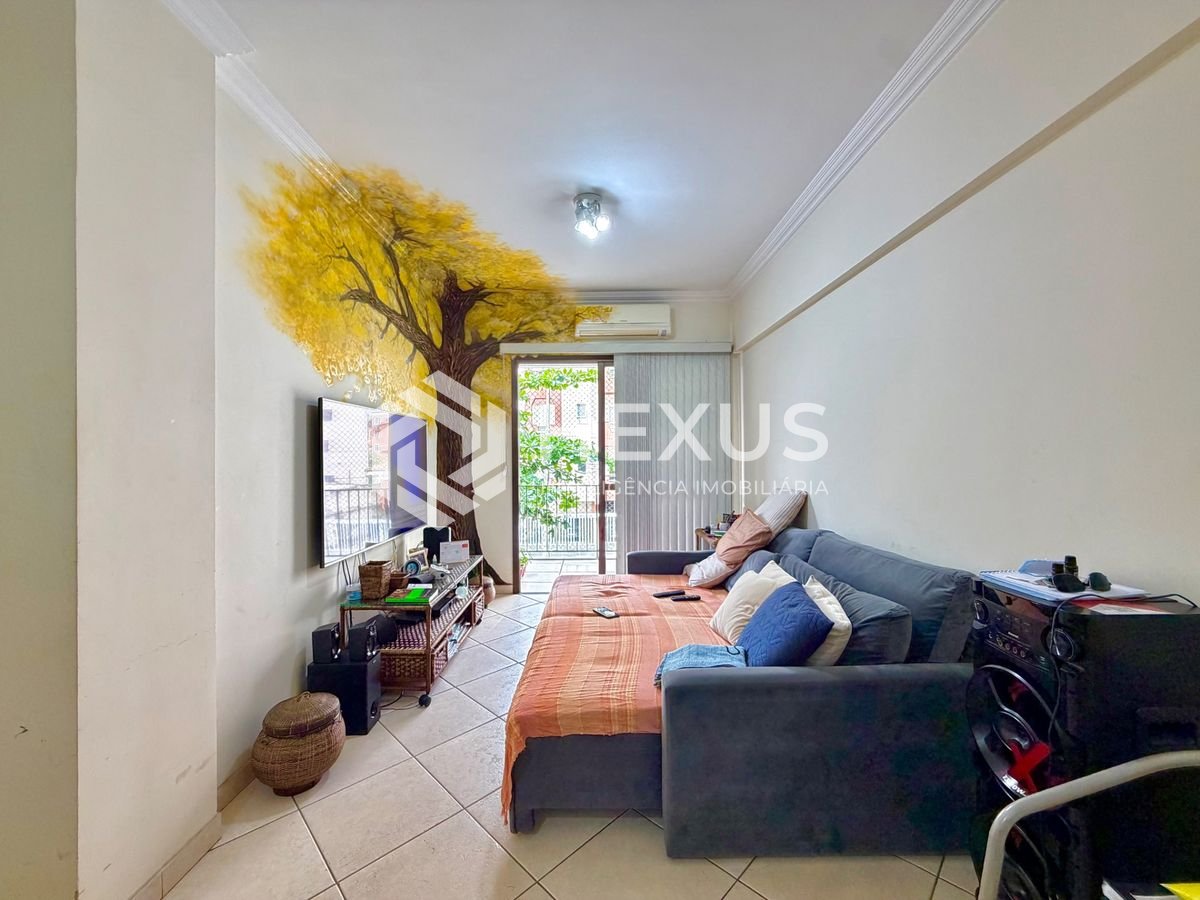 Foto 2 de Apartamento com varanda a 550m da praia na Enseada, Guarujá