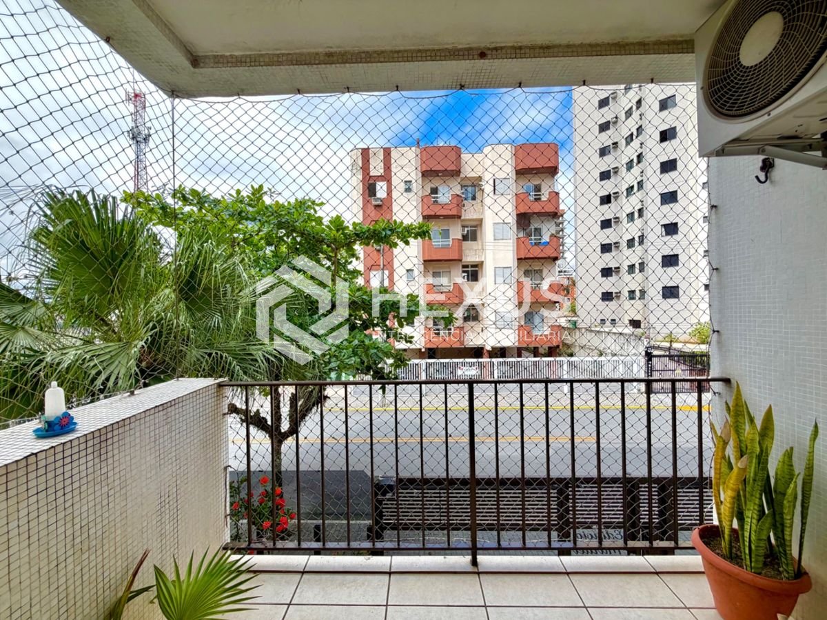 Foto 3 de Apartamento com varanda a 550m da praia na Enseada, Guarujá