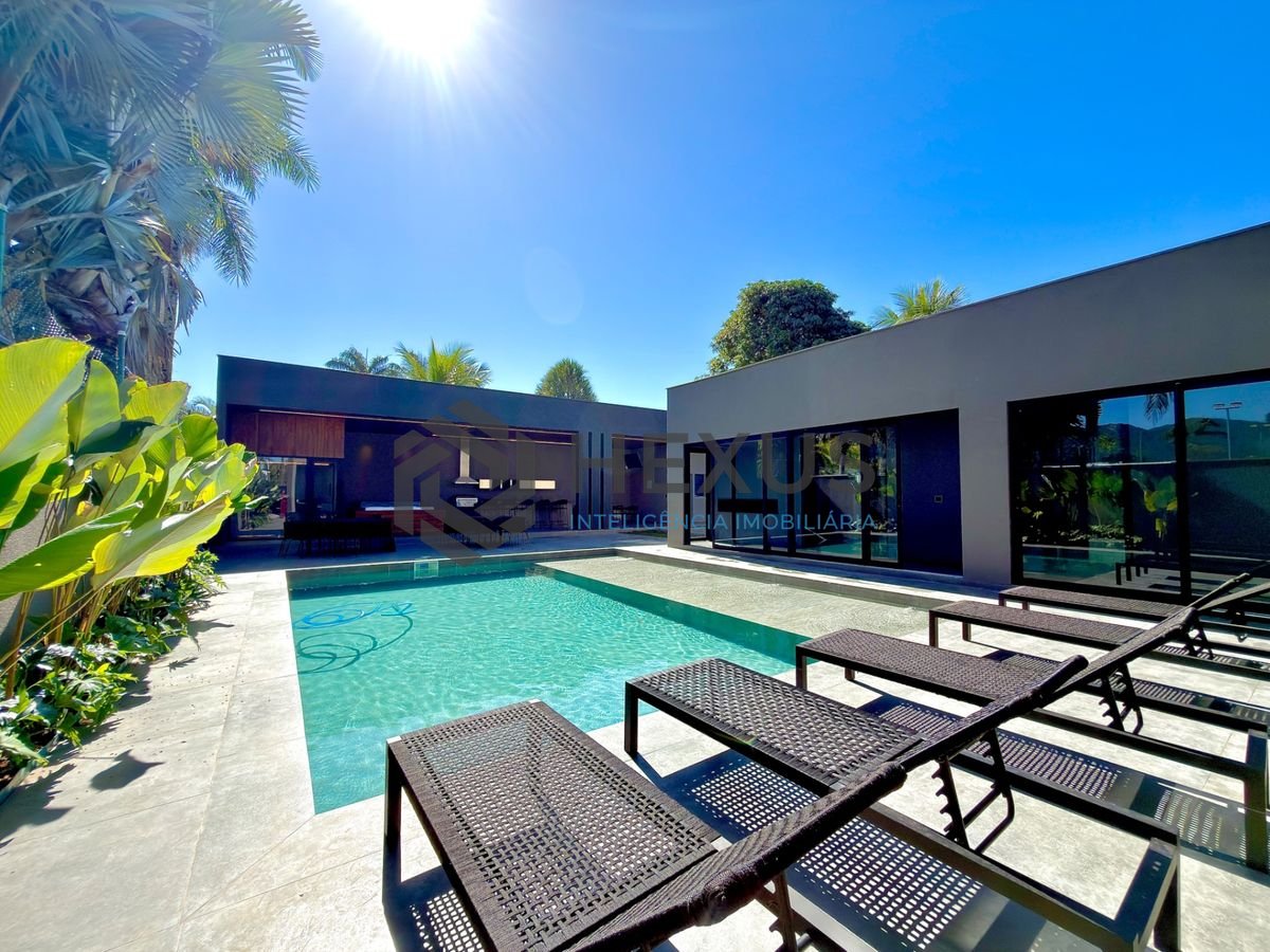 Foto 2 de Casa de alto padrão com piscina e área gourmet no Jardim Acapulco, Guarujá