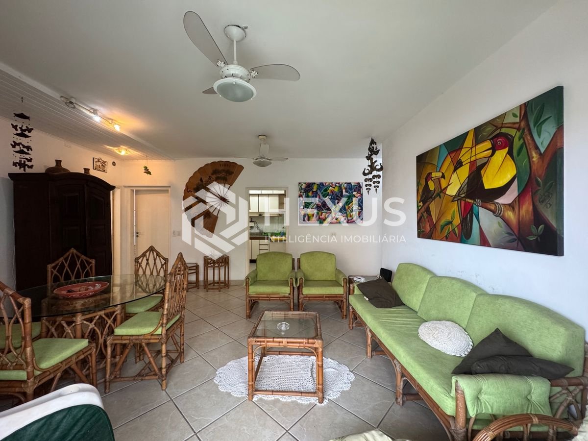 Apartamento com varanda vista mar a 120m da praia na Enseada, Guarujá
