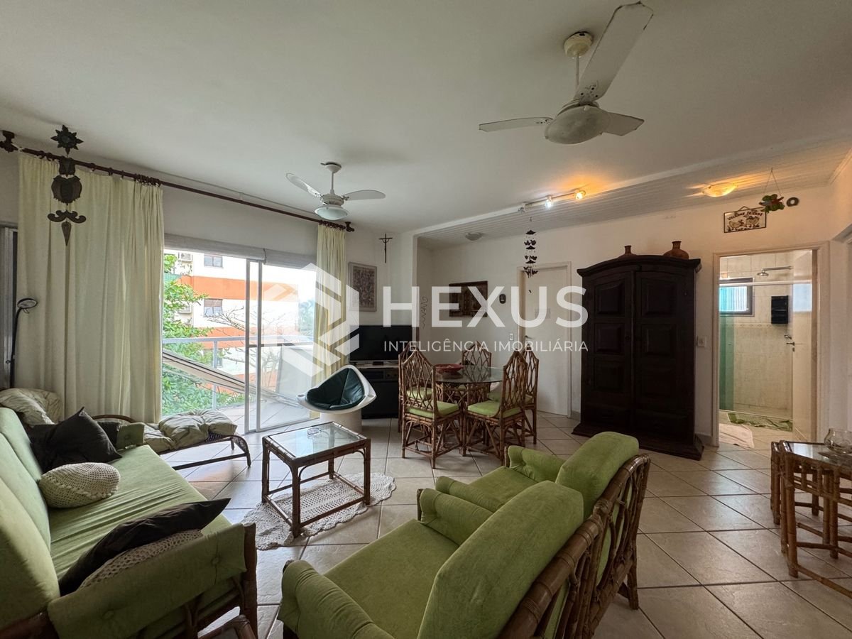 Foto 3 de Apartamento com varanda vista mar a 120m da praia na Enseada, Guarujá