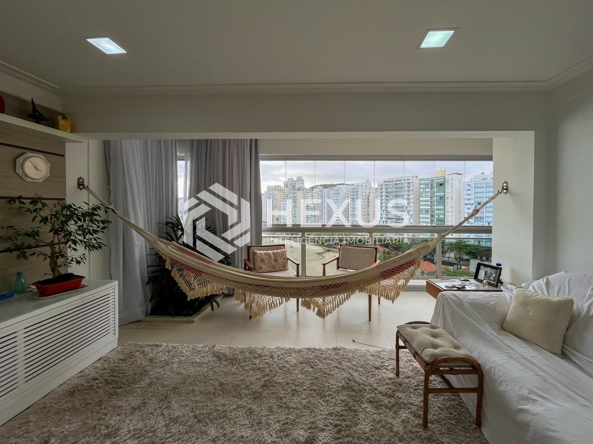Foto 4 de Apartamento reformado frente mar com varanda gourmet vista mar nas Pitangueiras, Guarujá