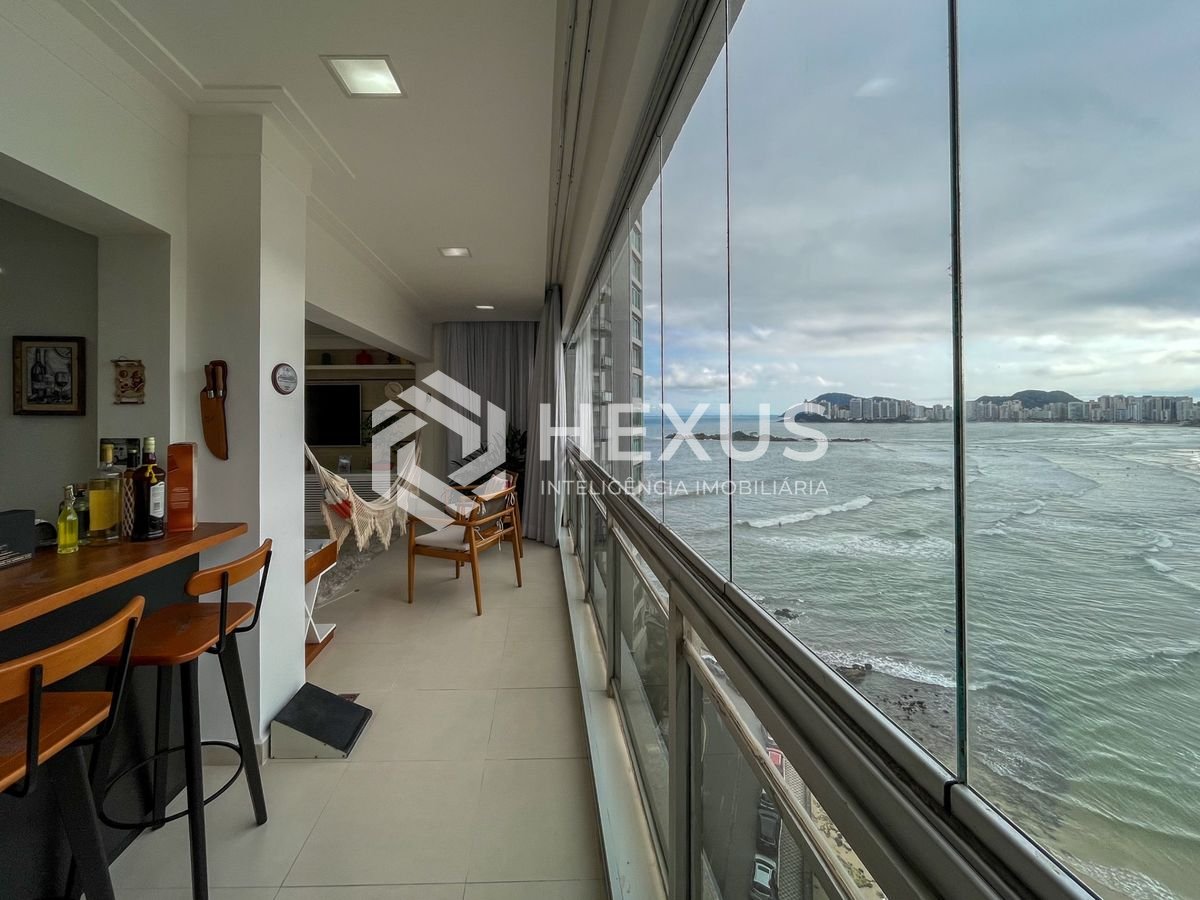 Foto 5 de Apartamento reformado frente mar com varanda gourmet vista mar nas Pitangueiras, Guarujá
