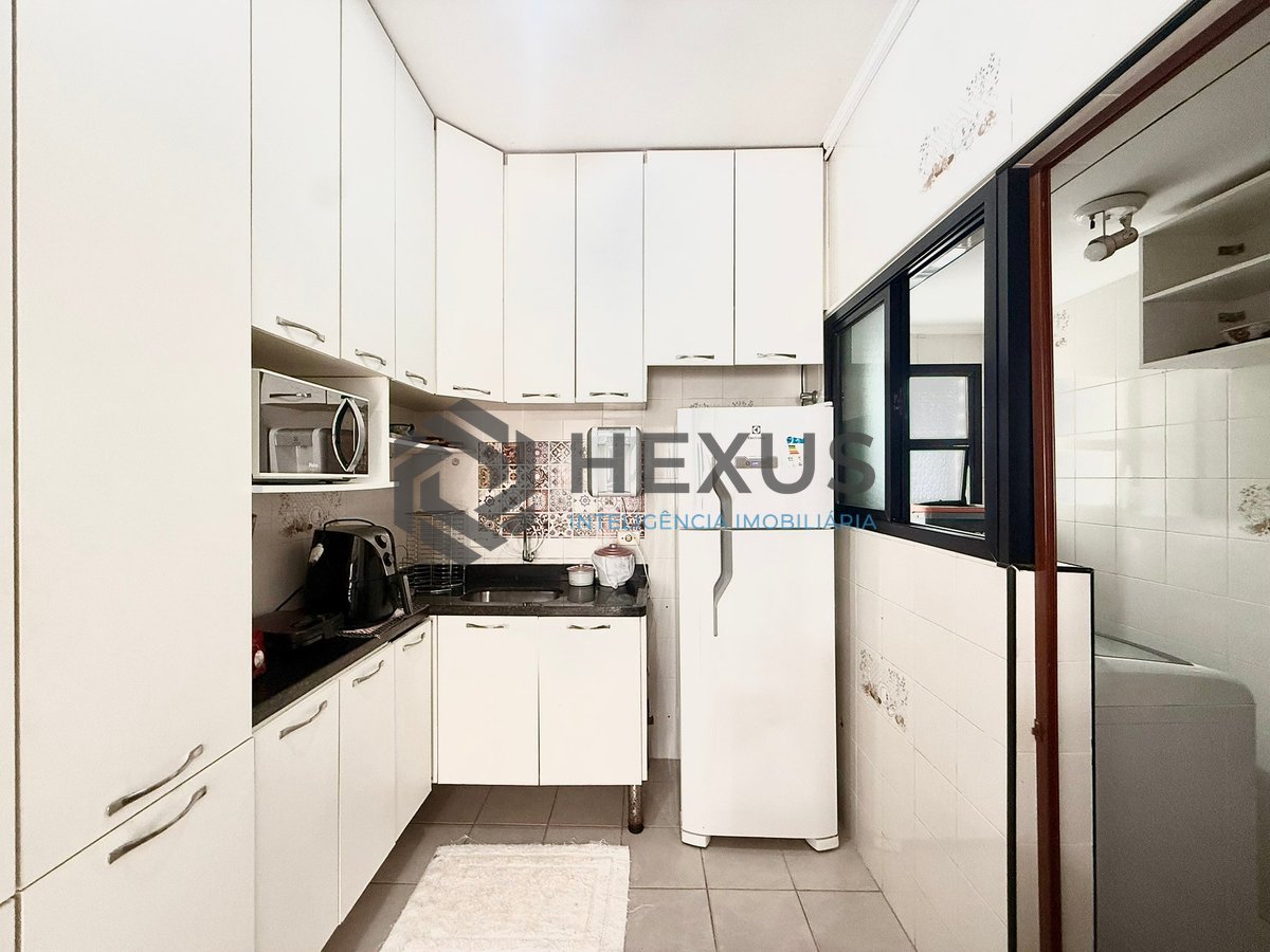 Foto 9 de Apartamento com varanda e lazer a 400m da praia na Enseada, Guarujá