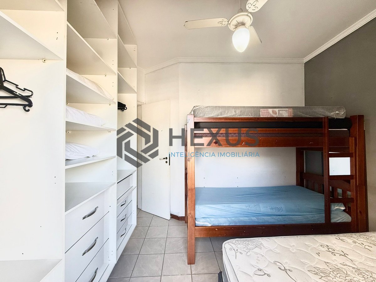 Foto 17 de Apartamento com varanda e lazer a 400m da praia na Enseada, Guarujá
