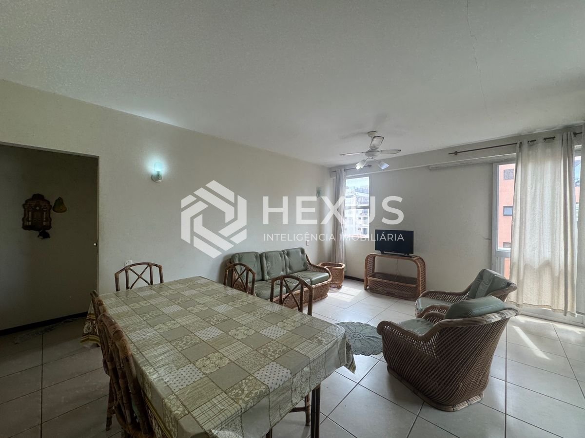 Apartamento com varanda e lazer a 400m da praia na Enseada, Guarujá