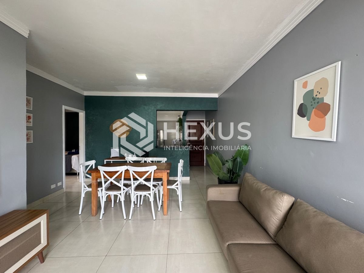 Foto 3 de Apartamento reformado com varanda e lazer a 150m da praia na Enseada, Guarujá