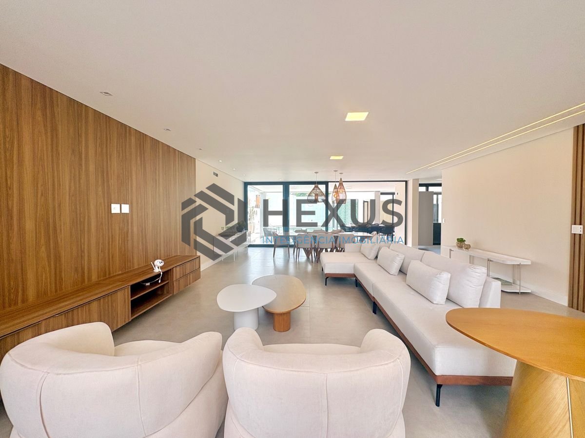 Foto 4 de Casa reformada com piscina e área gourmet no Jardim Acapulco, Guarujá