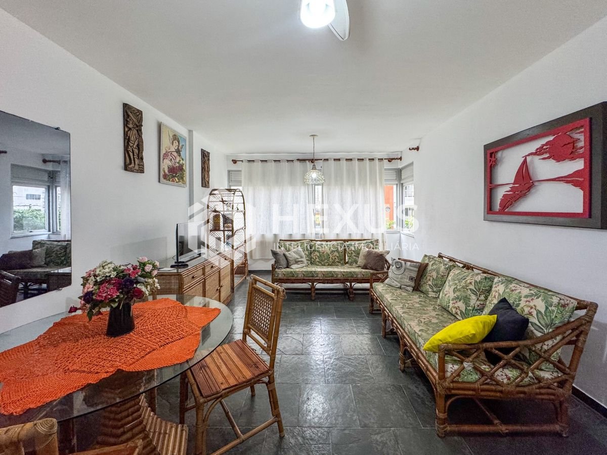 Foto 3 de Apartamento a 200m da praia nas Pitangueiras, Guarujá