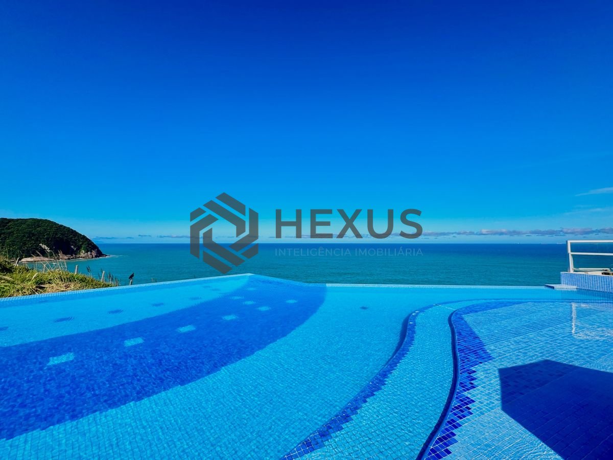 Apartamento Duplex reformado com varanda vista mar e lazer a 350m da praia na região do Tortugas na Enseada, Guarujá
