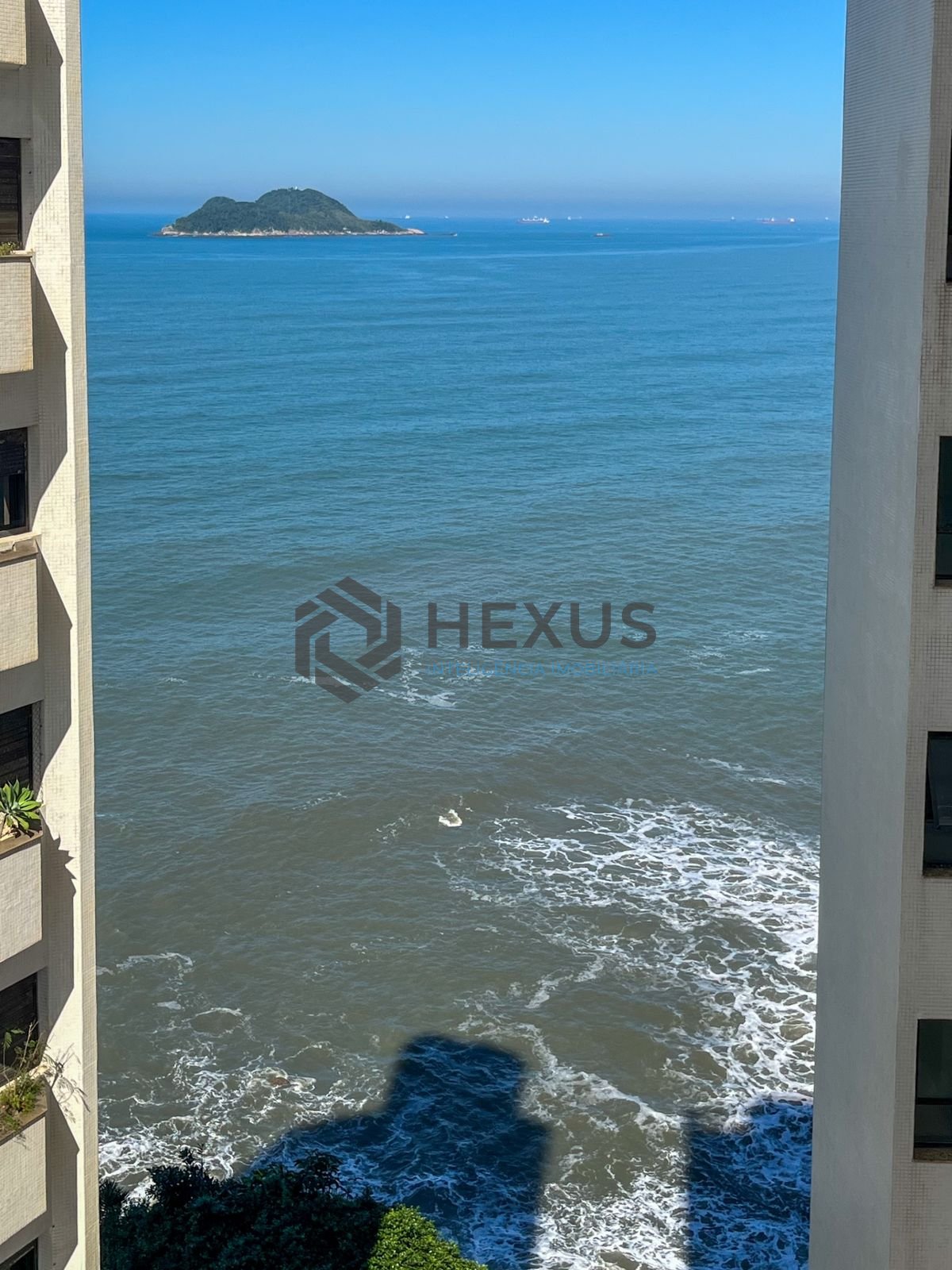 Foto 33 de Apartamento frente mar com varanda e lazer na região do Canto das Galhetas no Jardim Astúrias, Guarujá