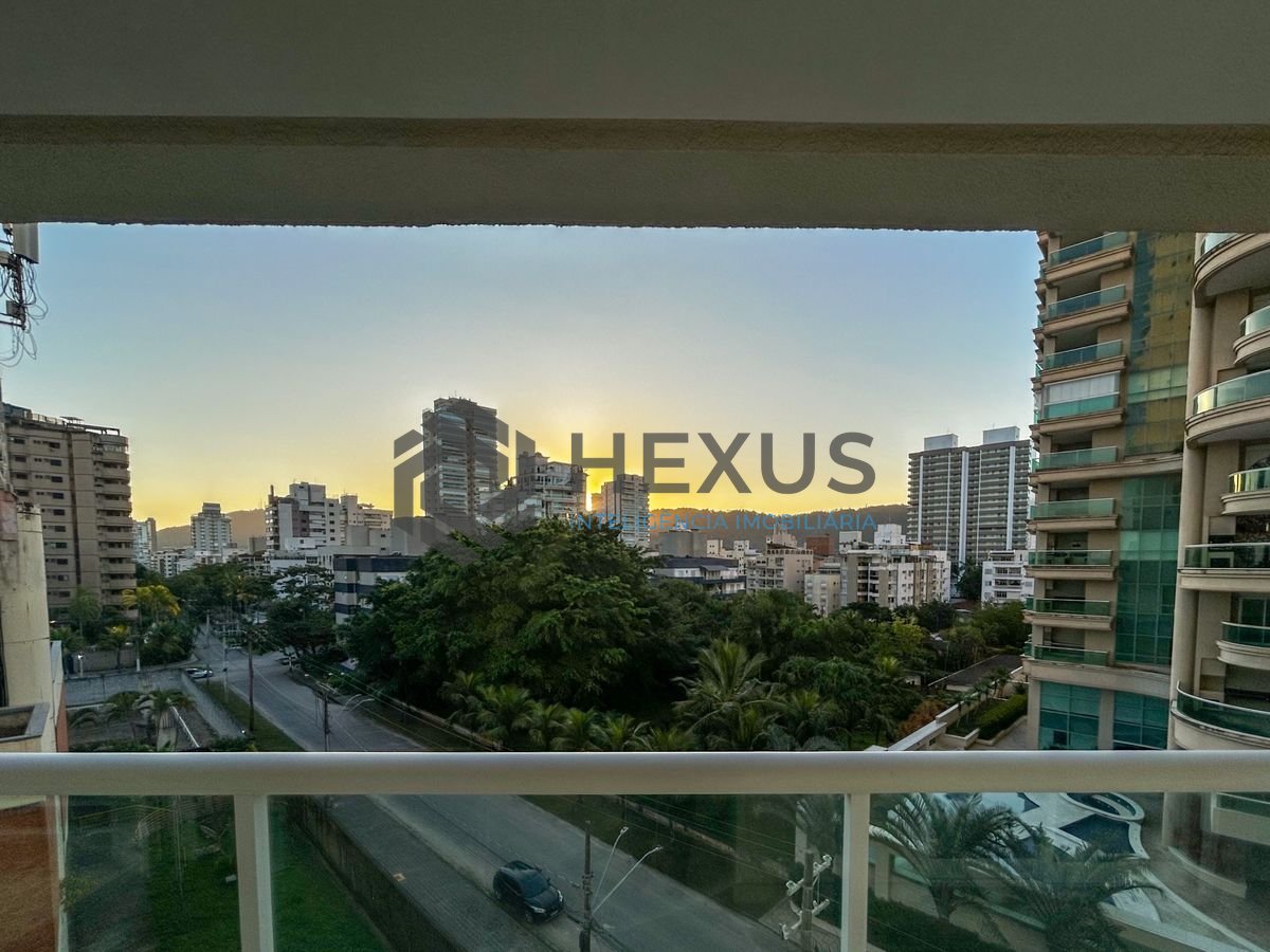Foto 5 de Apartamento com varanda e lazer a 500m da praia na região da Jardim Virgínia na Enseada, Guarujá