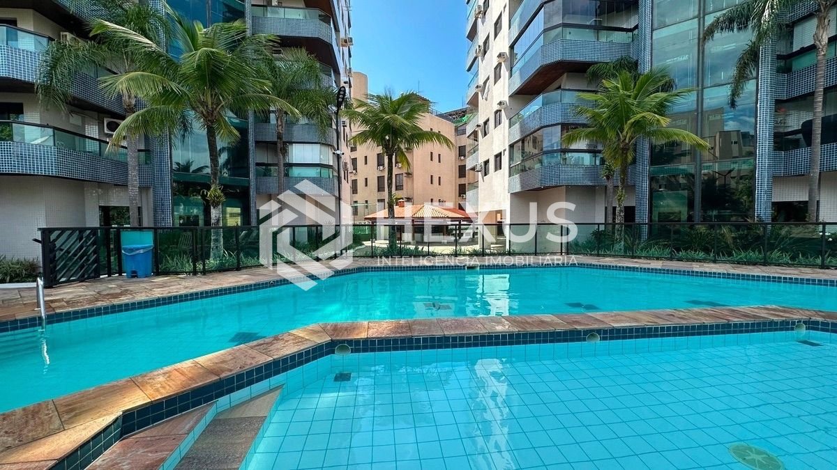 Apartamento com varanda e lazer a 300m da praia na Enseada, Guarujá