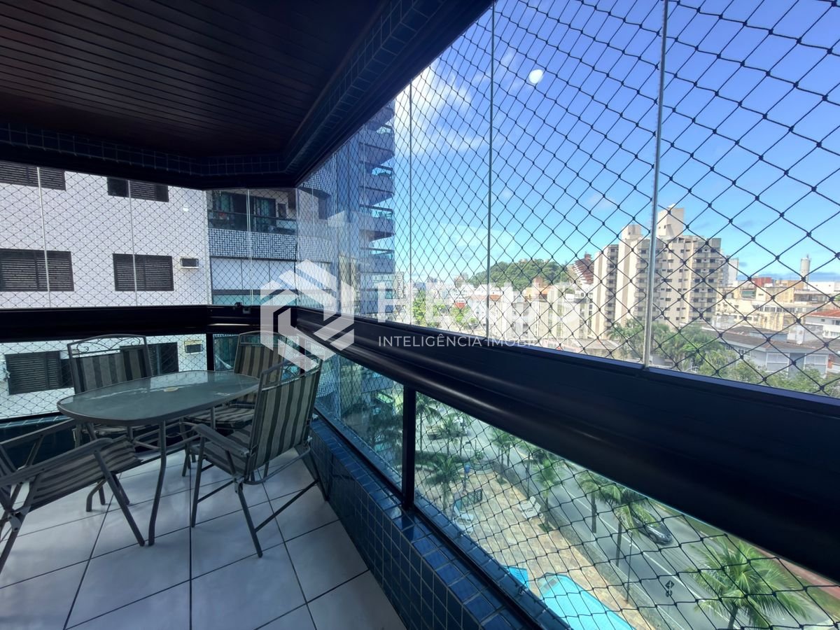 Foto 3 de Apartamento com varanda e lazer a 300m da praia na Enseada, Guarujá