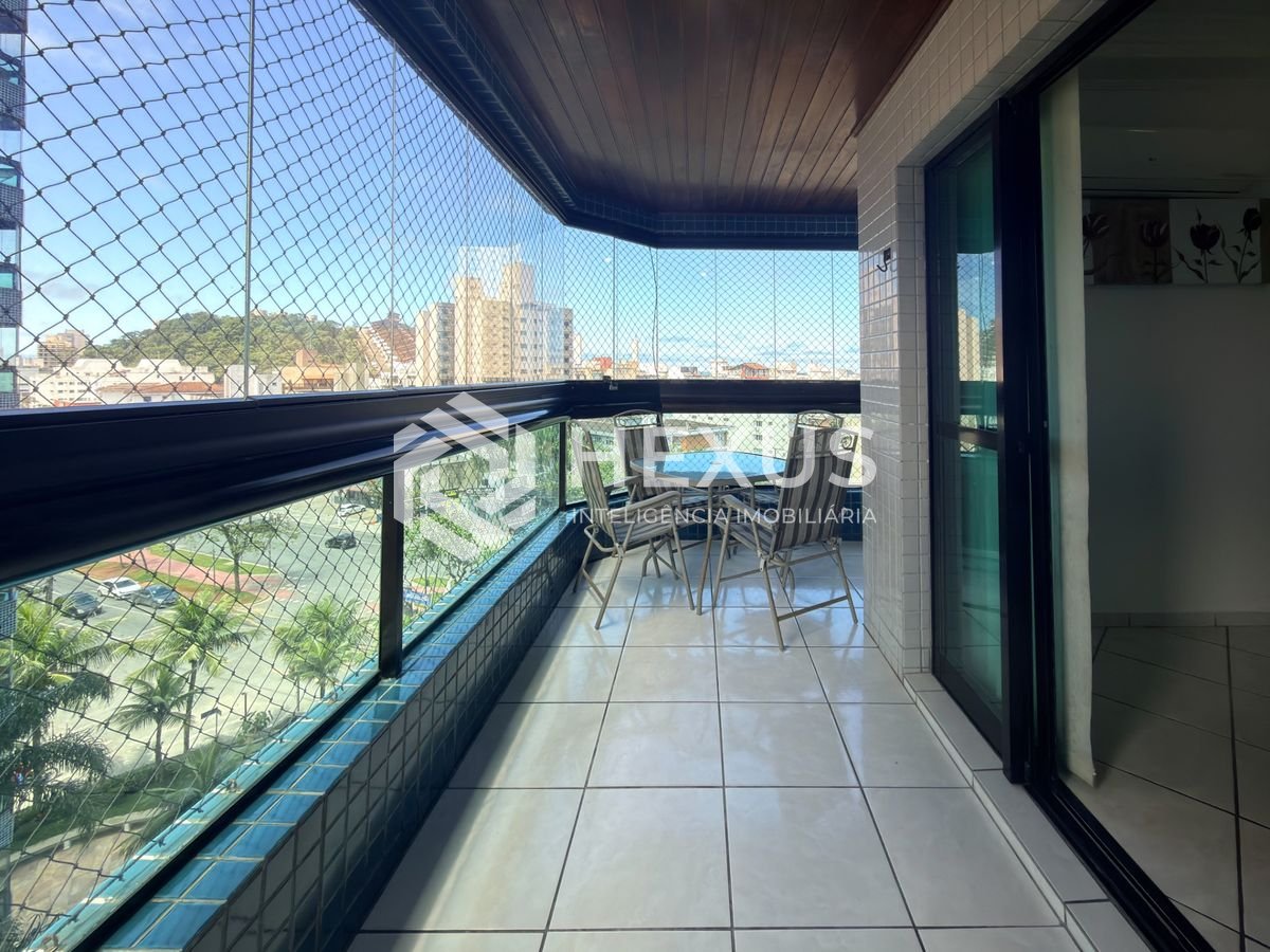 Foto 2 de Apartamento com varanda e lazer a 300m da praia na Enseada, Guarujá