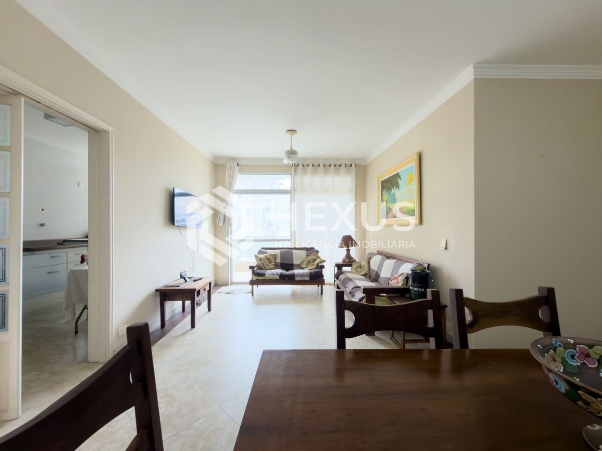 Foto 5 de Apartamento reformado com varanda vista mar e lazer nas Pitangueiras, Guarujá