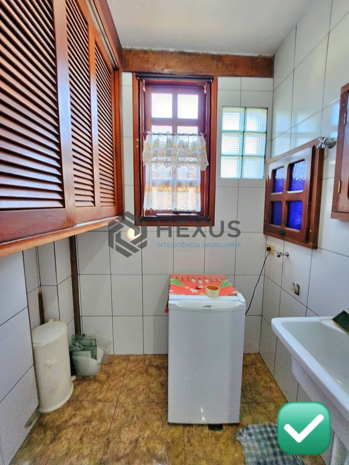 Foto 15 de Casa em condominio fechado com varanda e lazer a 1km da praia na Enseada, Guarujá