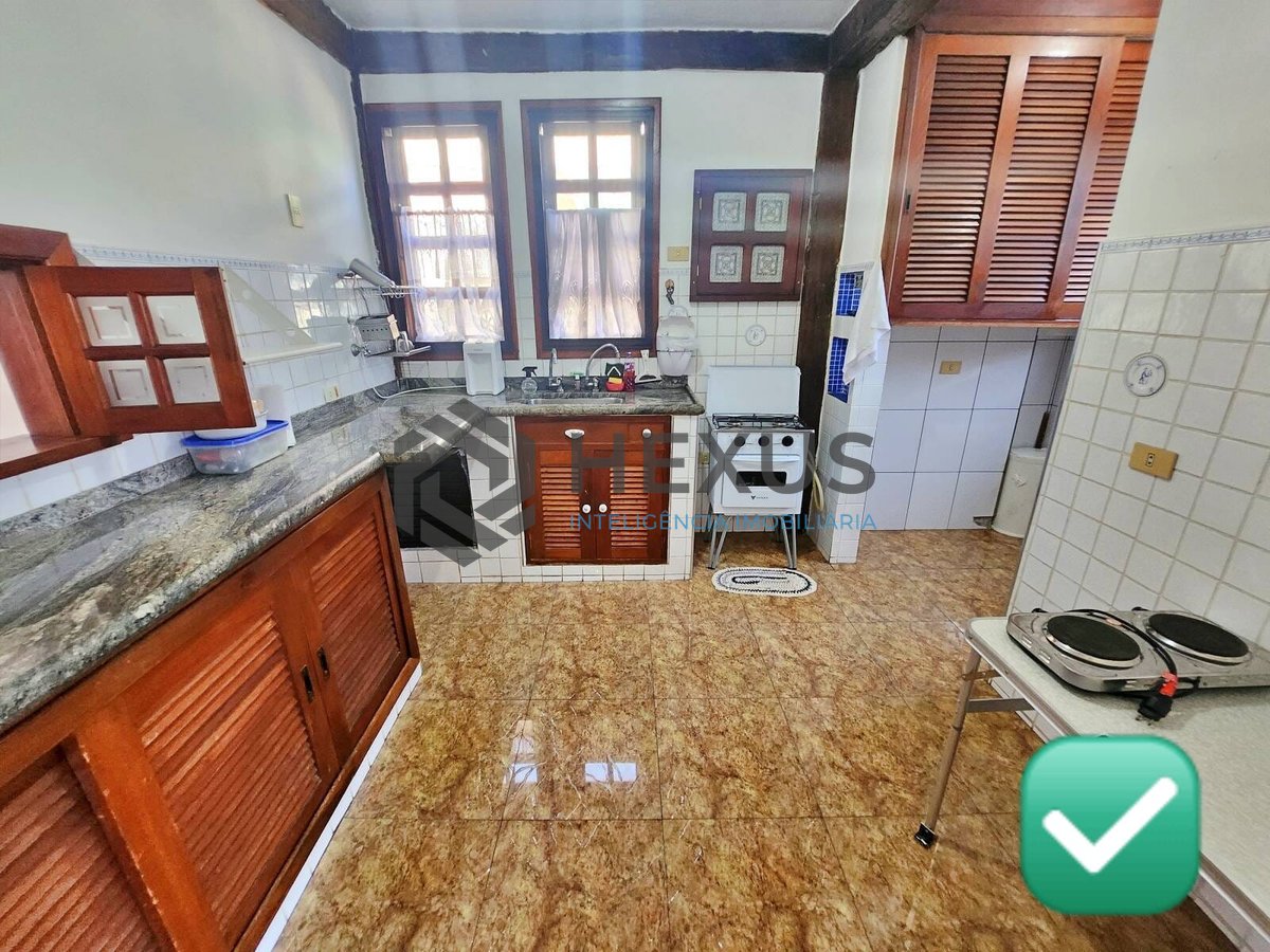 Foto 14 de Casa em condominio fechado com varanda e lazer a 1km da praia na Enseada, Guarujá