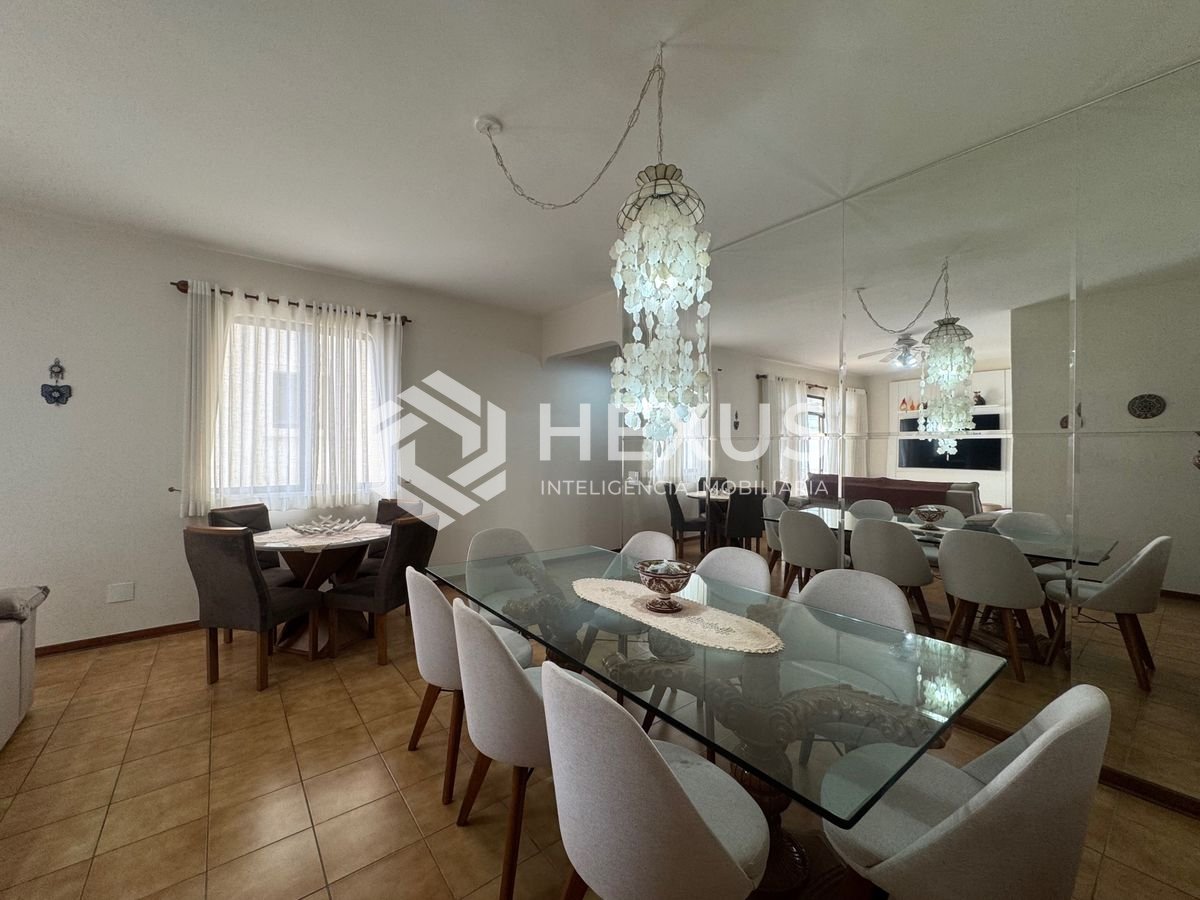 Foto 4 de Apartamento com varanda e lazer a 300m da praia na Enseada, Guarujá