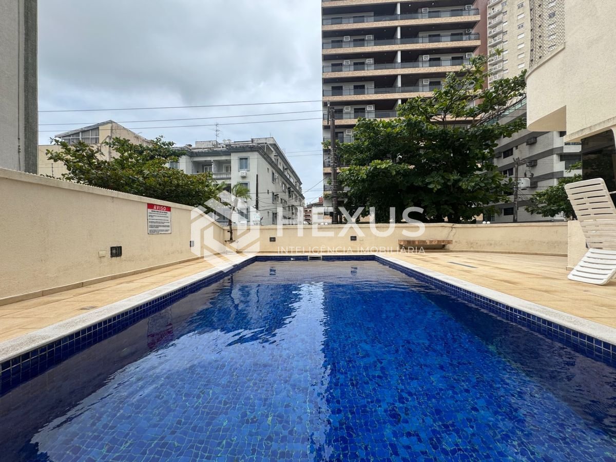 Apartamento com varanda e lazer a 300m da praia na Enseada, Guarujá