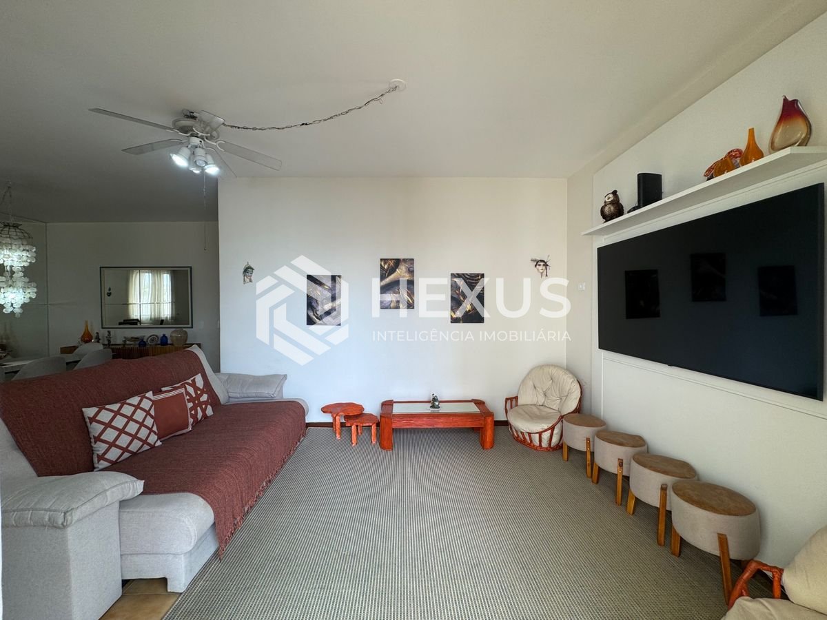 Foto 3 de Apartamento com varanda e lazer a 300m da praia na Enseada, Guarujá
