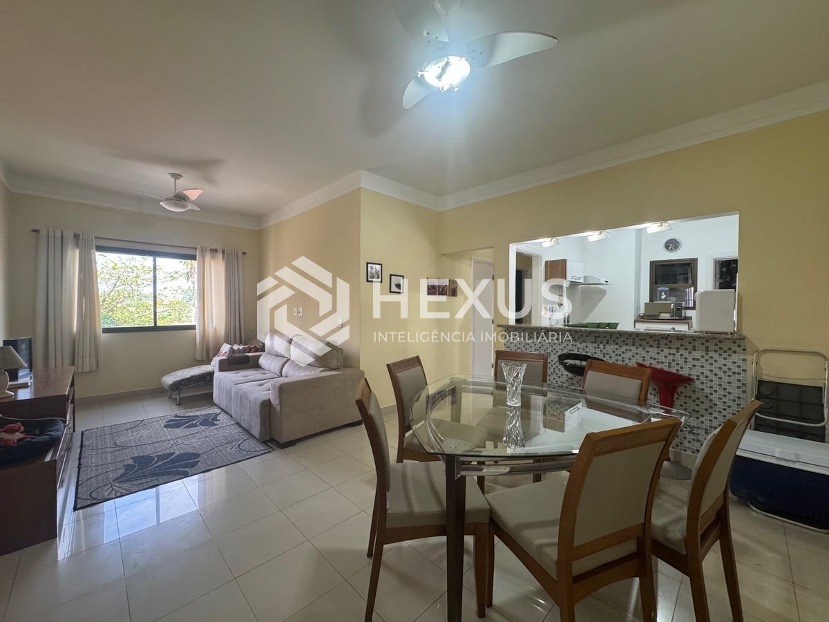 Apartamento reformado a 100m da praia na Enseada, Guarujá