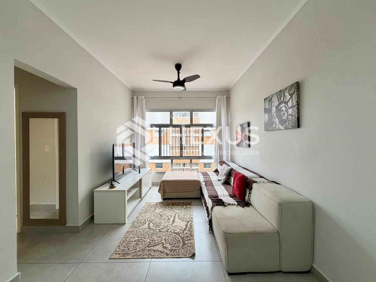Apartamento reformado a 2 quadras da praia na Enseada, Guarujá