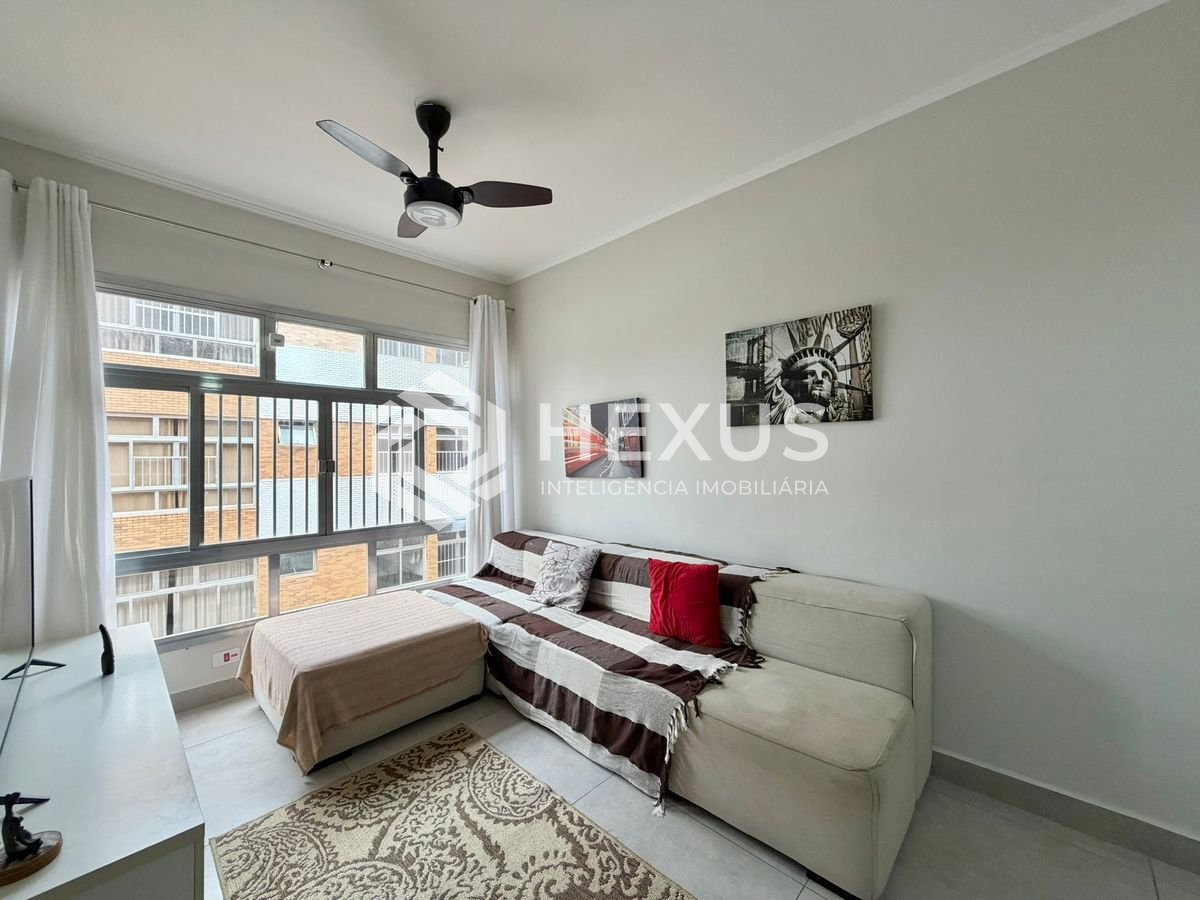 Foto 3 de Apartamento reformado a 2 quadras da praia na Enseada, Guarujá