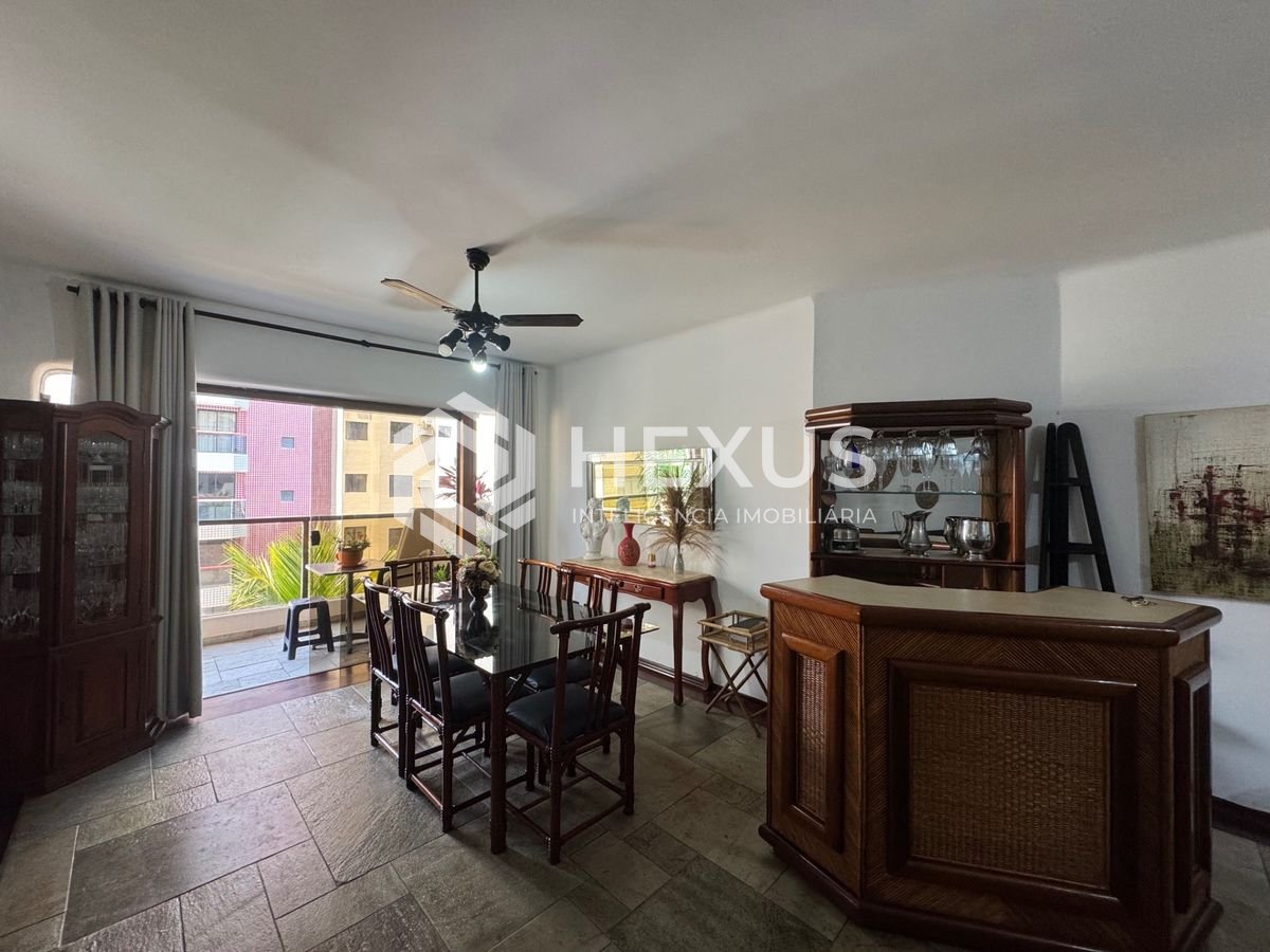 Foto 3 de Apartamento com varanda a 400m da praia na Enseada, Guarujá