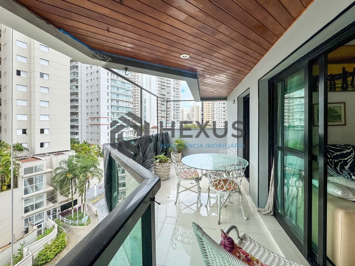 Foto 11 de Apartamento reformado com varanda e lazer no Jardim Astúrias, Guarujá