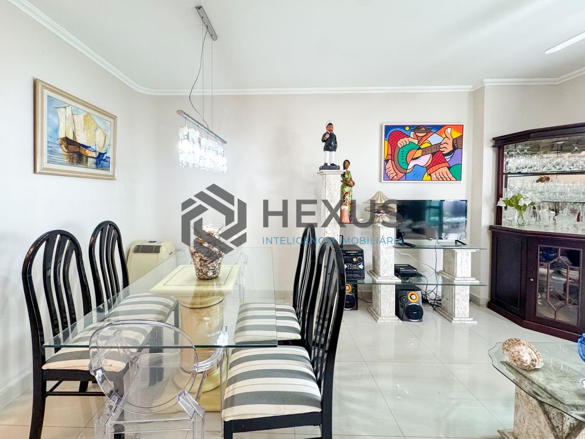 Foto 5 de Apartamento reformado com varanda e lazer no Jardim Astúrias, Guarujá