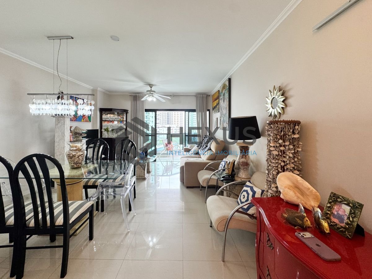 Foto 2 de Apartamento reformado com varanda e lazer no Jardim Astúrias, Guarujá