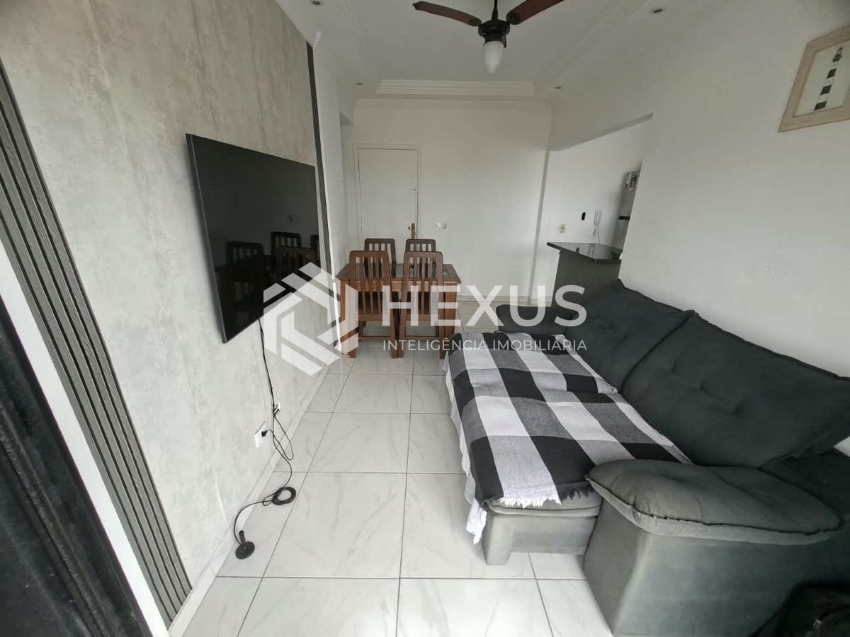 Foto 4 de Apartamento reformado com varanda e lazer a 500m da praia na Enseada, Guarujá
