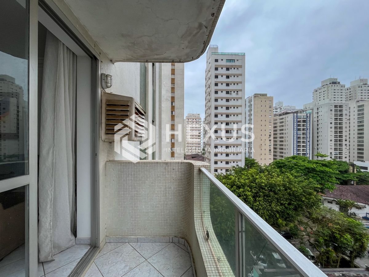 Foto 2 de Apartamento com varanda e lazer a 2 quadras da praia nas Pitangueiras, Guarujá