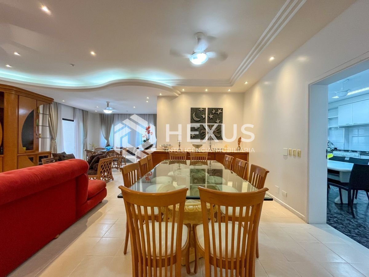 Foto 3 de Apartamento reformado com varanda a 3 quadras da praia nas Pitangueiras, Guarujá
